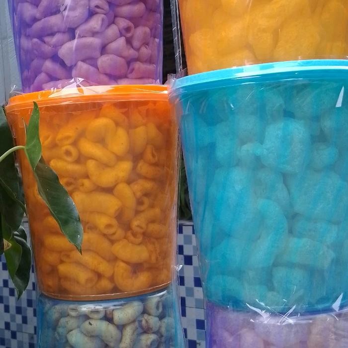 

NewZbgt- kerupuk kulit toples 4L beli 1 gratis 1 toples makaroni. dengan rasa gurih sin Food Snacks