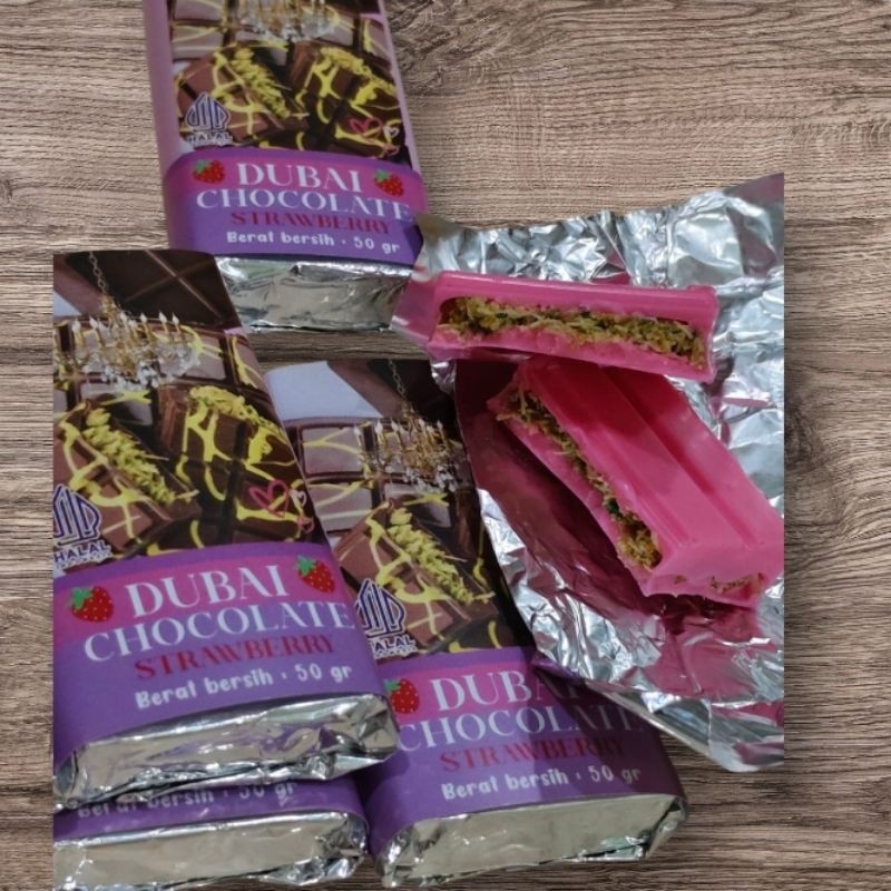 

Coklat Dubai Strawberry Kunafa 50 g Cekelat Dubai