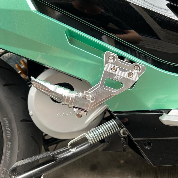 PREMIUM Plat+Bushing untuk footstep Motor Listrik Alva Cervo/Cervo Q