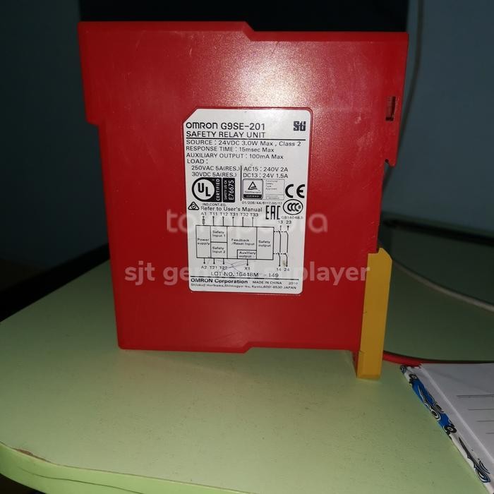 G9SE-201 24VDC SAFETY RELAY UNIT OMRON SECOND LIKE NEW