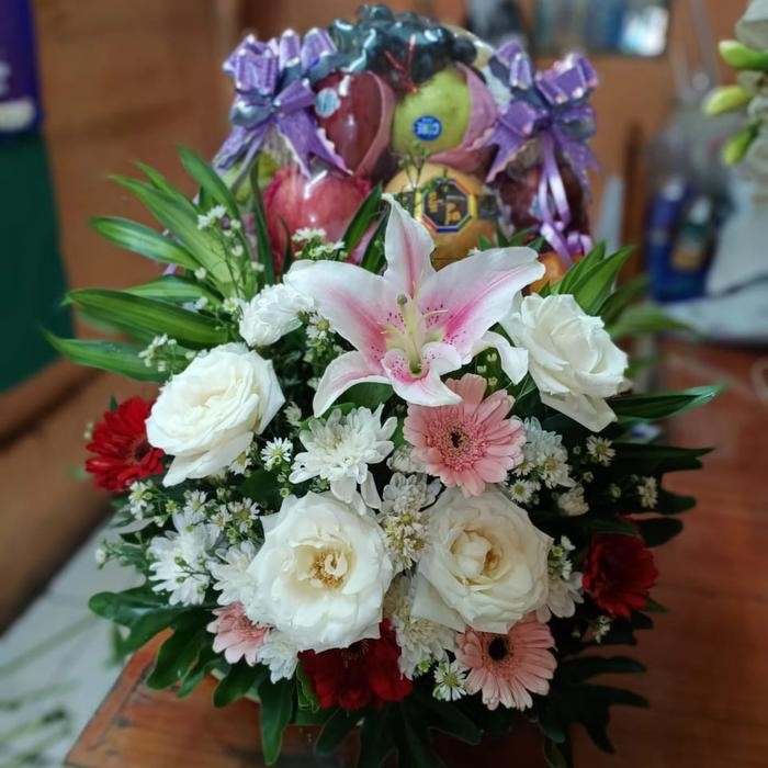 

Terlaris parcel buah segar+bunga paket duka cita Diskon
