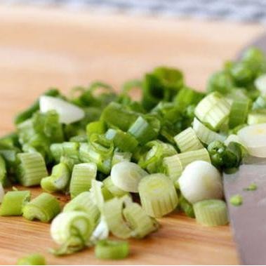

BnyKBonusBelidiMari- Daun bawang potong 250gram (Chopped scallions)