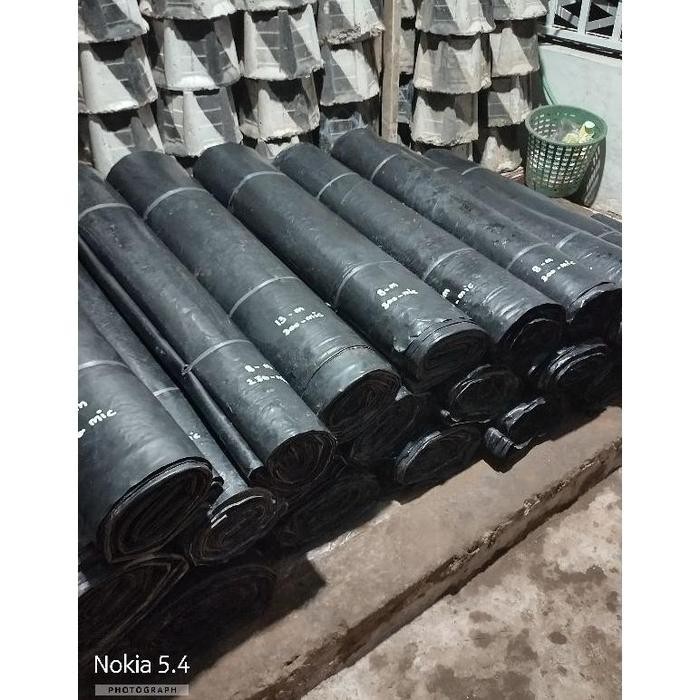 GEOMEMBRAN HDPE TEBAL 250 MICRON LEBAR 4 METER BEKAS LAYAK PAKAI Kode 1428