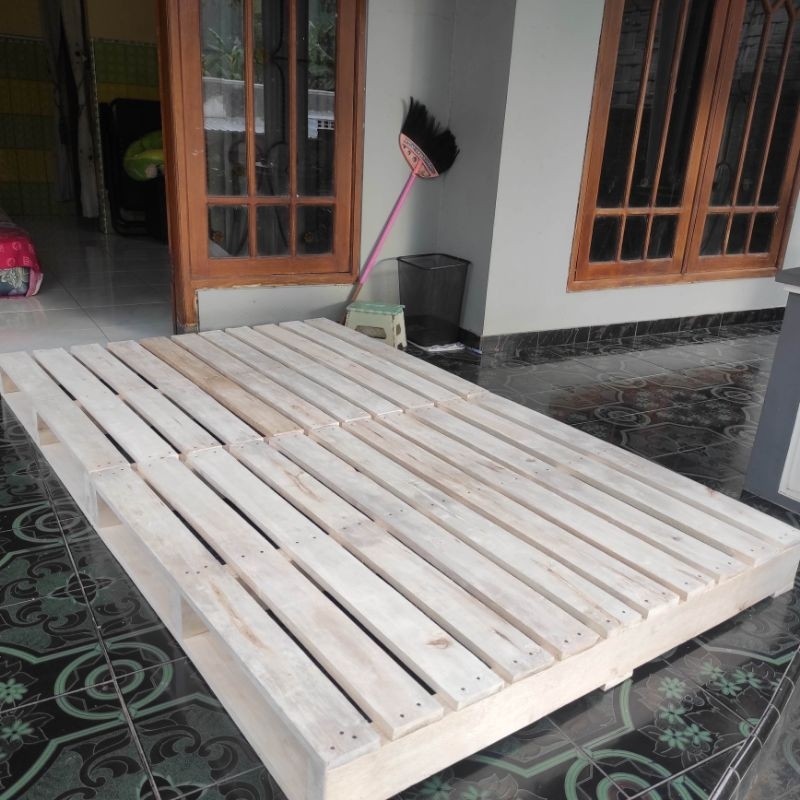 Bombardilomedis Pallet Kayu Sengon Laut Albasia Halus Ukuran 90120Cm