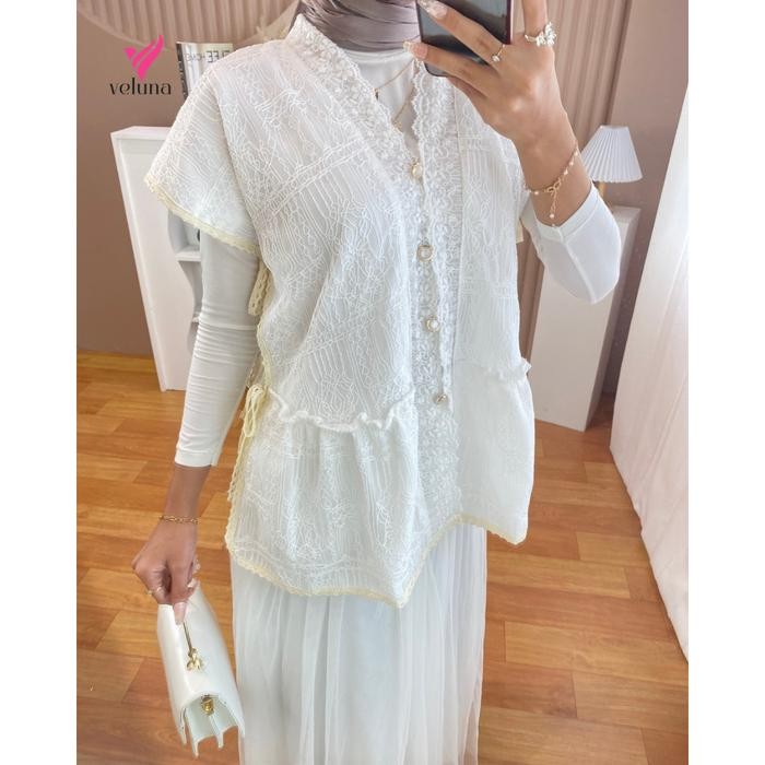 Coatelle- Veluna Lenka Vest Outer - Voh185 - Atasan Vest Outer Rompi Putih Wanita Bahan Brokat