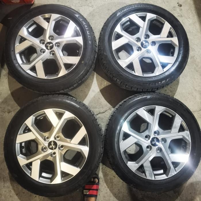 velg ORI xpander 2022 ring 17 pcd 5x114 + ban .