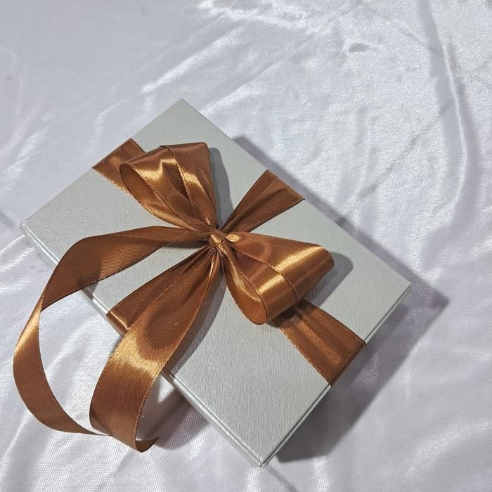 

Pesta- kotak kado gift box + 13x9x5 cm + Berpita