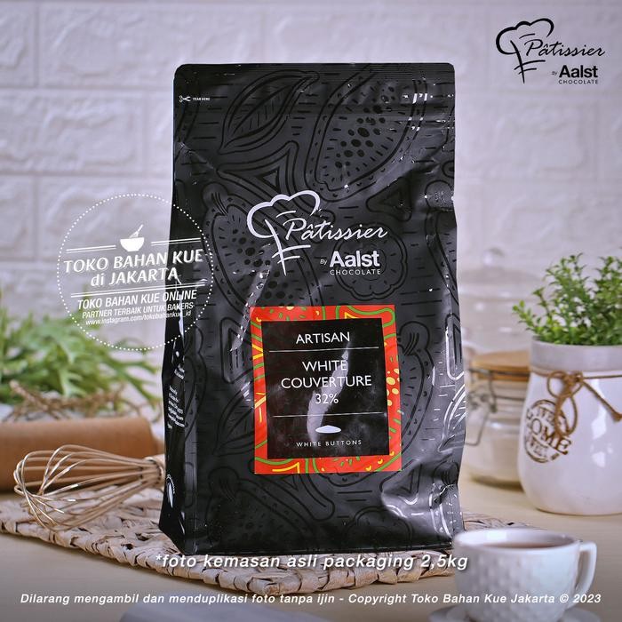 

Patissier Chocolate 32% White Couverture 1kg SAK Cokelat Putih Coin