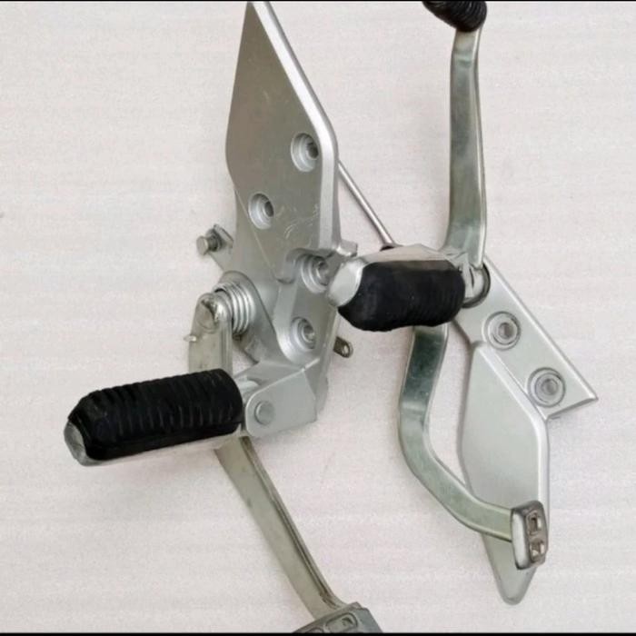 PREMIUM footstep depan vixion new step depan vixion new original 2013-2017