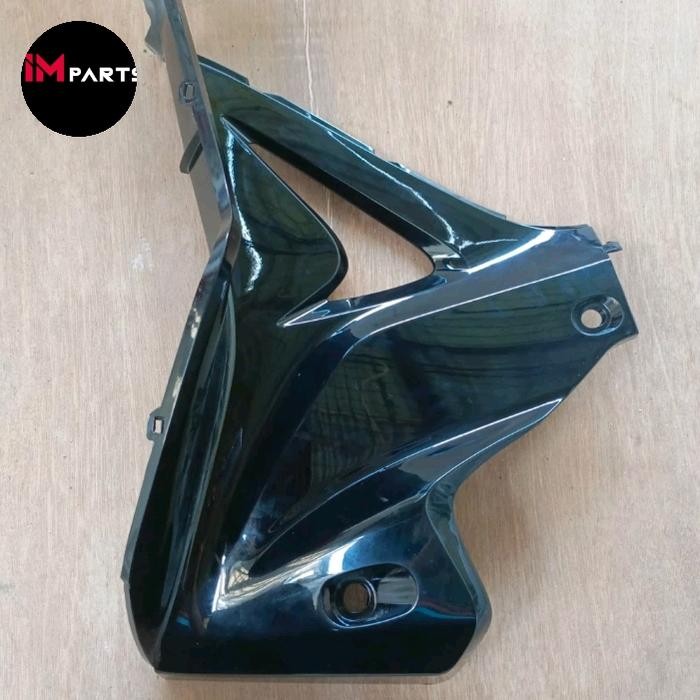 cover body tebeng sayap depan kiri Revo 110 absolute hitam ori