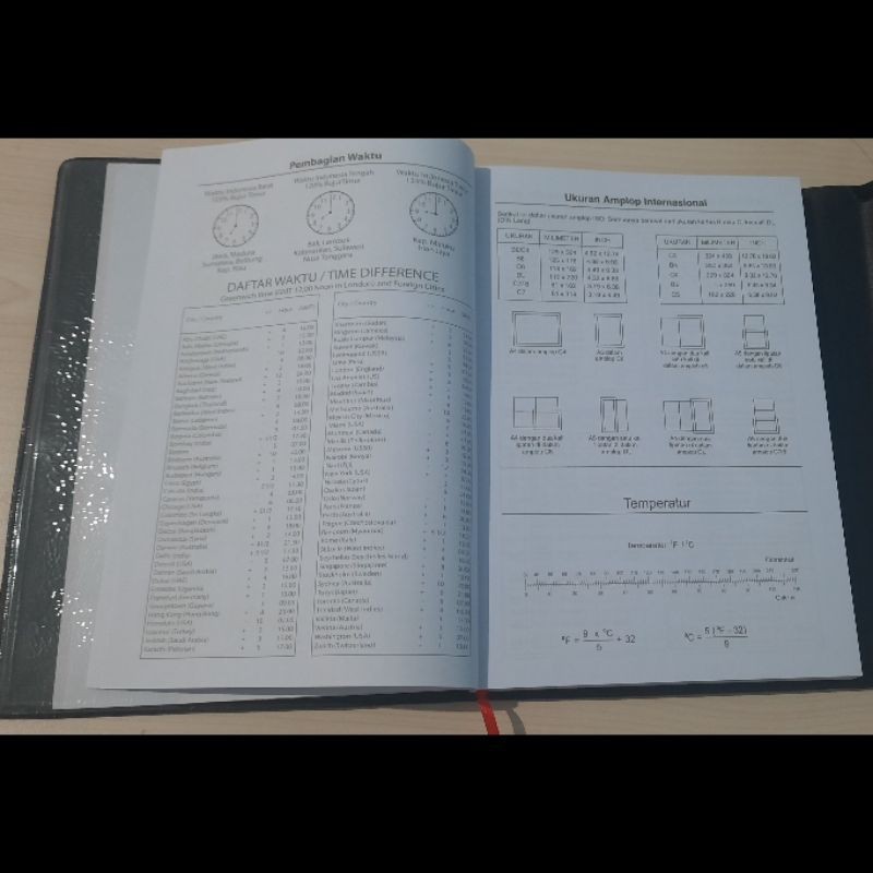 

Buku Agenda Resleting Daily Appointment Agenda Deluxe (19 Cm X 11,5 Cm, Isi 190 Halaman)