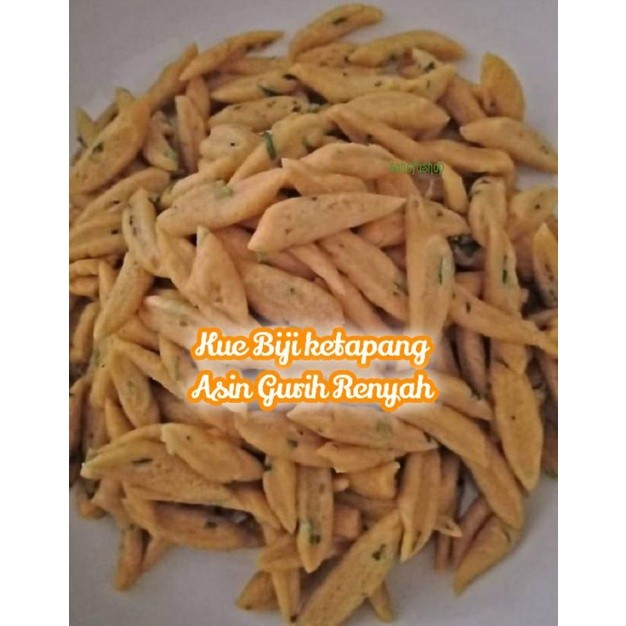 

WHYN!! Kue Bawang Gunting Khas Padang 1/2 kg