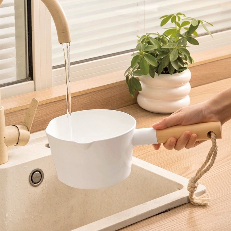 Home Gayung Mandi Aesthetic/Gayung Putih Plastik/ Gayung Mandi Murah /Gayung Air Putih Gagang Kayu/