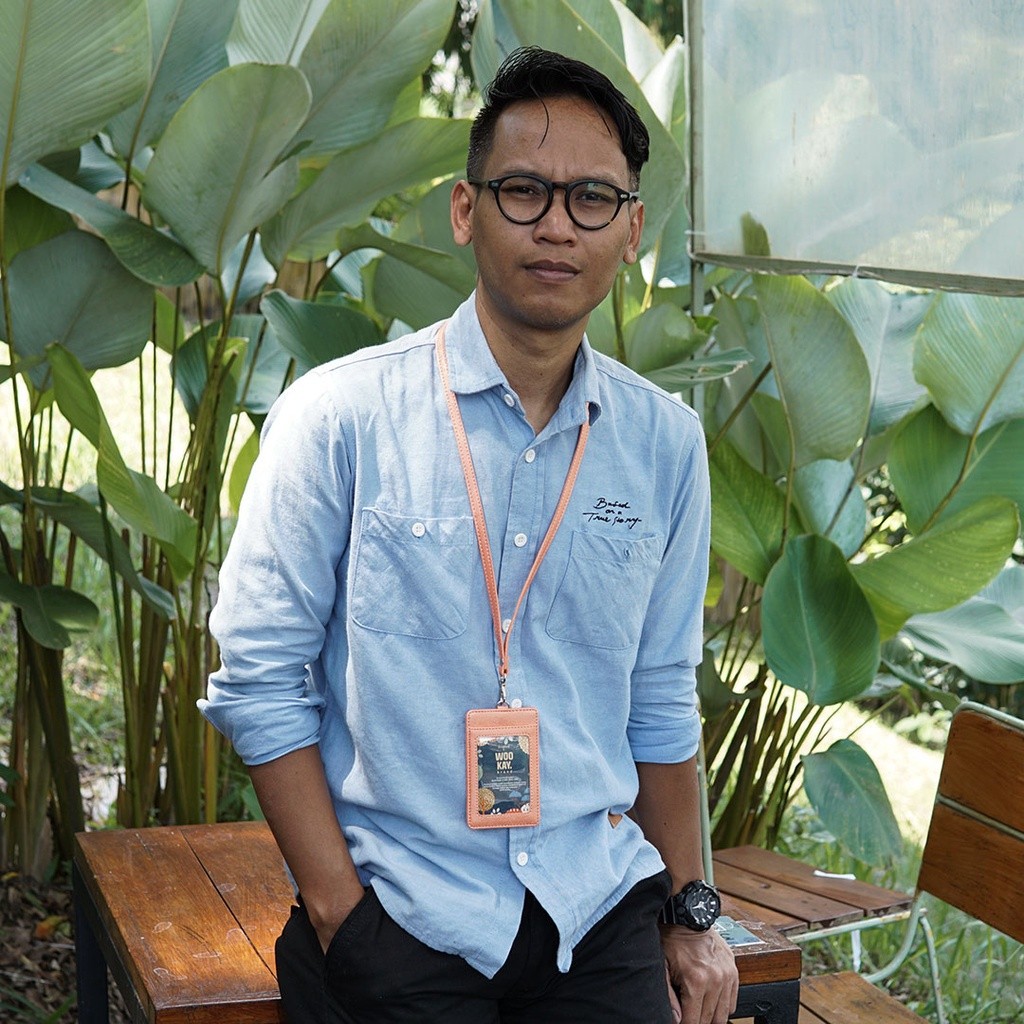 

WOOKAY Tempat Gantungan ID Card Holder Name Tag Kulit Kalung Custom Nama