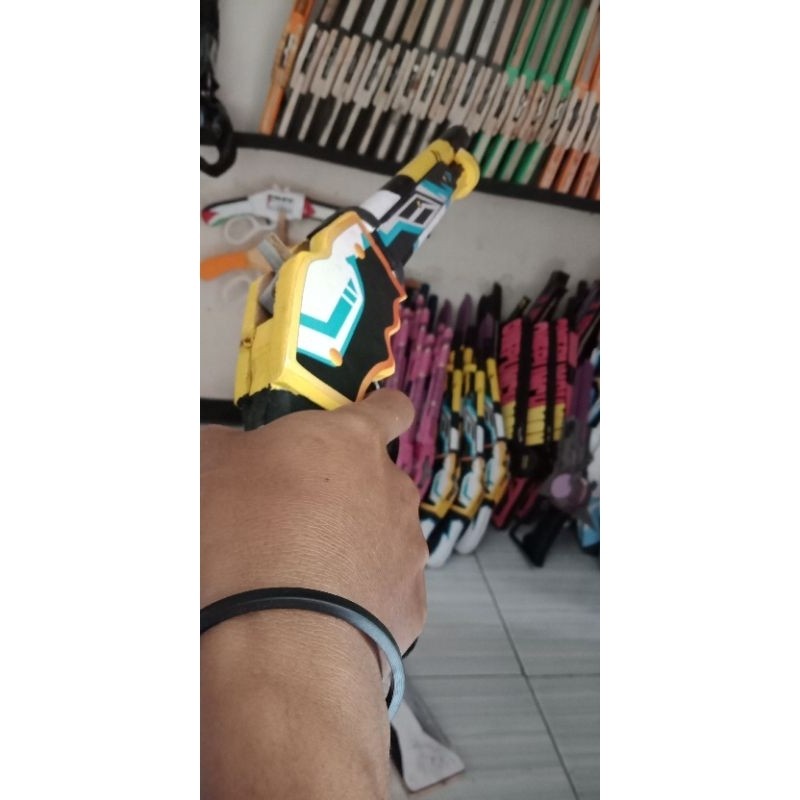 SG2 PARROT MAINAN KAYU CUMA PAKE KARET GELANG