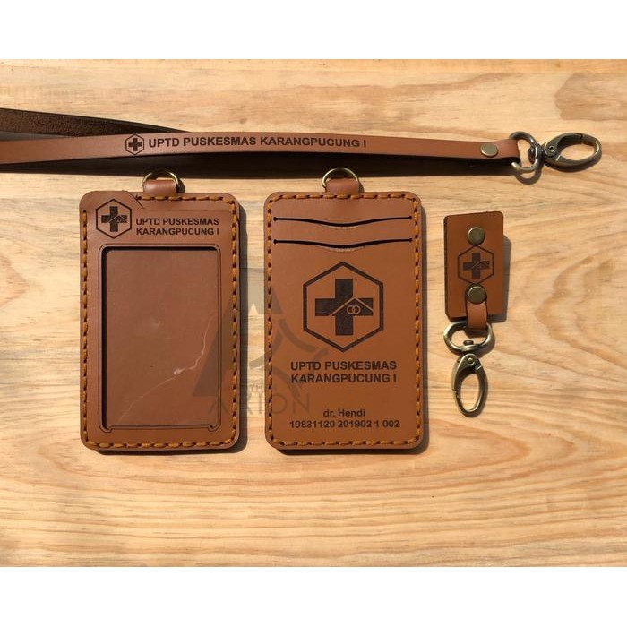 

Name Tag Kulit Id Card Holder Lanyard + Capitan
