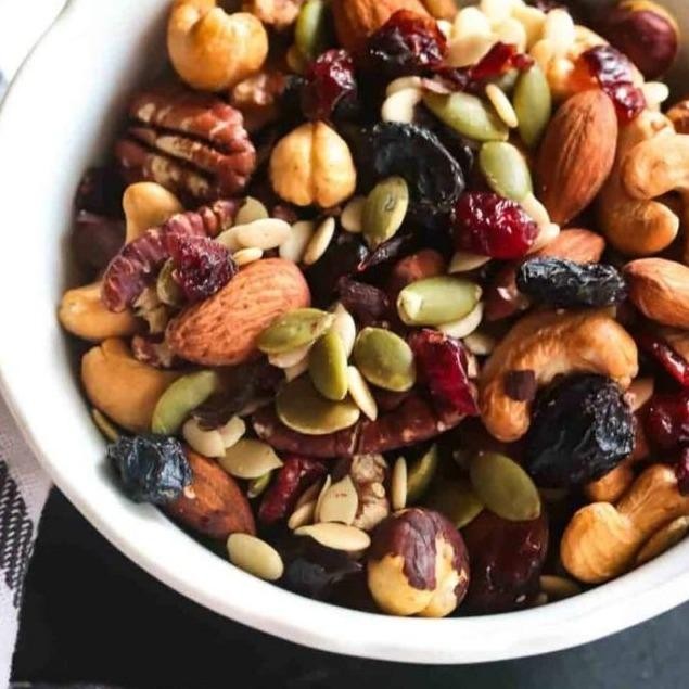 

Trail Mix Safiya Berries Nuts and Seed Isian Komplit Fruity Tasty