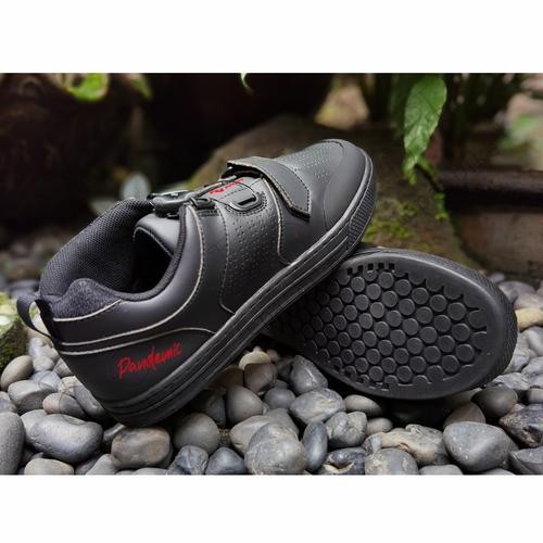 sepatu sepeda non cleat mtb Avelio Pandemic - Hitam, 43