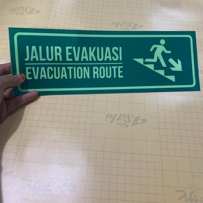 

JALUR EVAKUASI GLOW IN THE DARK 30CM X 10CM
