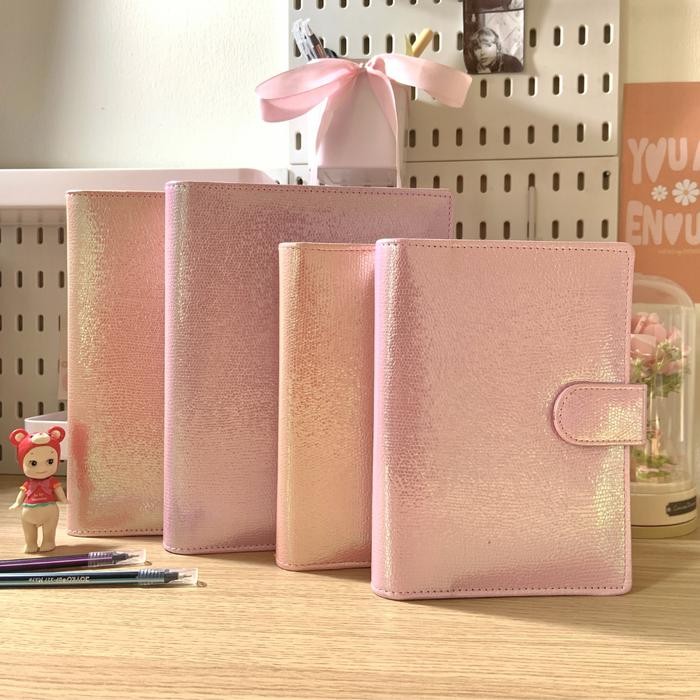 

BINDER CUPID ANGEL HOLOGRAPHIC 20 RING (A5) FREE PAPER PULPEN KODE 1417