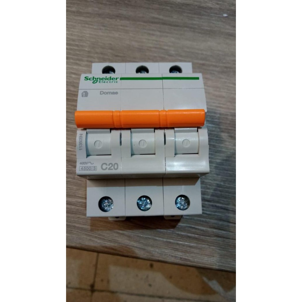 Mcb 3P Schneider 20A 20 Ampere