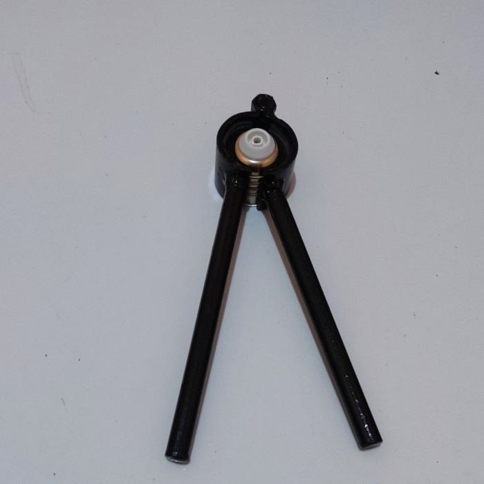 Tang pembuka ulir drat lampu