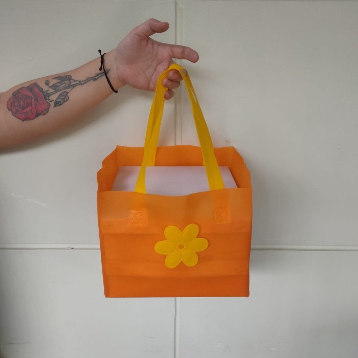 

Flashshow Tas spunbond kotak nasi 22x22 20x20 (harga 1lusin) / tas box nasi