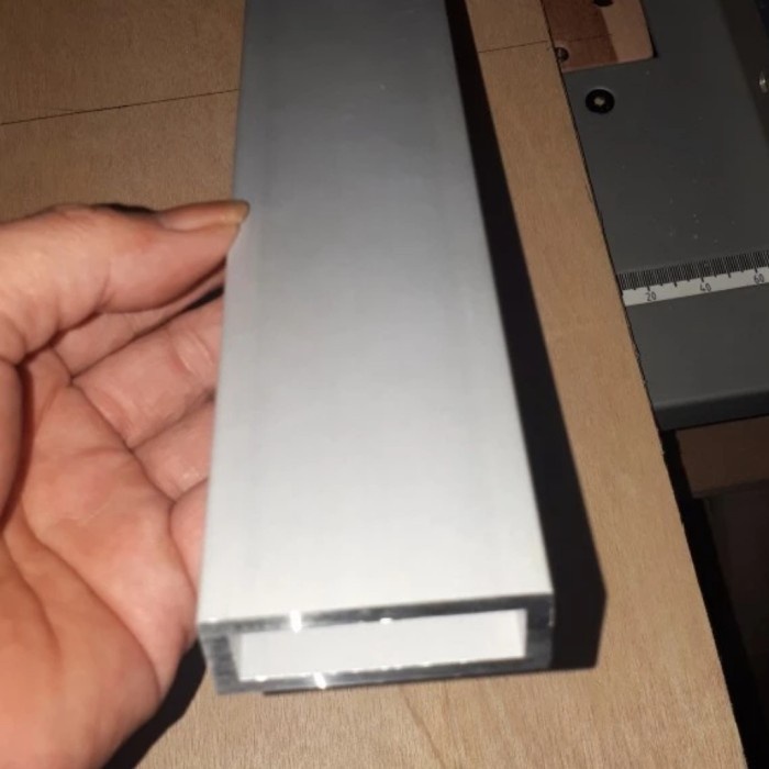 

Pipa kotak almunium 20mm X 40mm X 3mm X P 2410mm (241cm) Square hollow aluminium holow alumunium Pipe segi empat allmunium 20 40 tebal 3 mm alluminium rectangular skuare tube material alminium meteran pipa segi empat allminium potongan