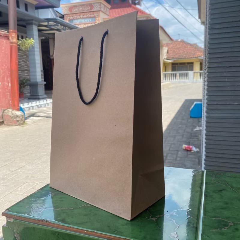 

Paperbag polos coklat ikuran 50x15x50 (paket 12pcs) |Tas Kertas |Tas Kado |Tas Souvenir |Tas floris buket|Paper bag custom
