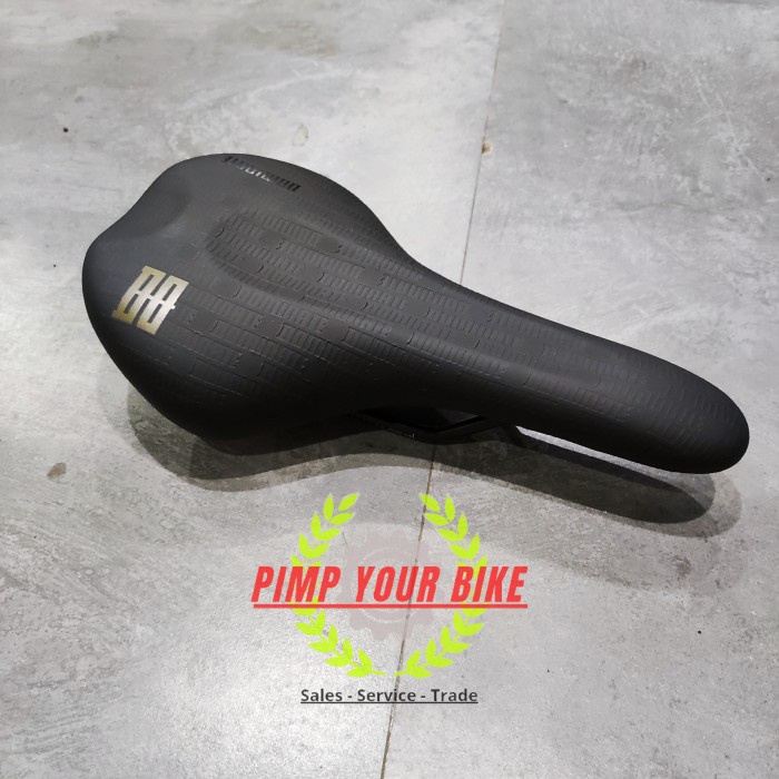 Saddle Dominate Black 142mm by DDK Black dark Green