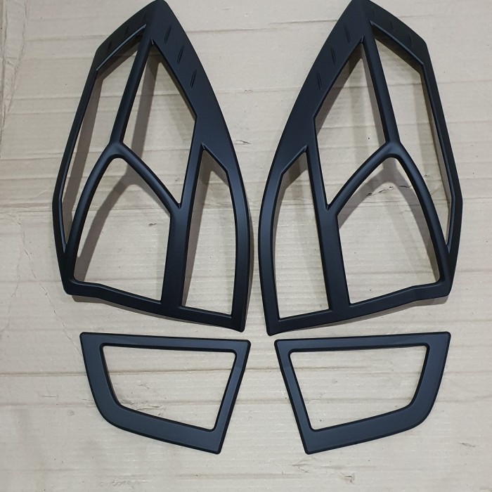 Garnish lampu hitam doff lampu belakang mobilio 2014-2019