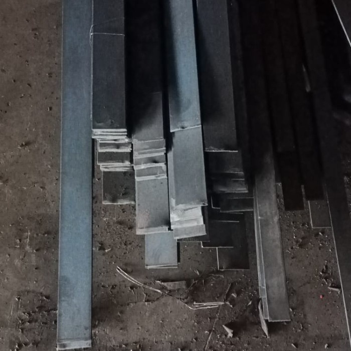 PREMIUM PLAT STRIP BESI 5 X 30 X 2 (Lebar 2 cm X Panjang 2 m) Tebal 2 mm