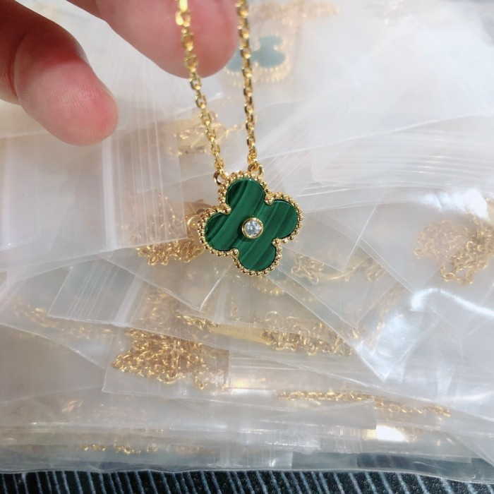 Kalung VCA Single Clover Pendant Necklace 18k GP Titanium