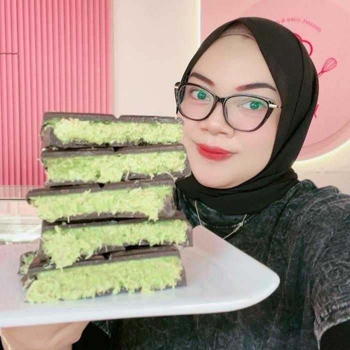 

Bundling B Coklat Dubai Hazelnut Jumbo 1pcs , kunafa Pistachio jumbo 1pcs - Yayang Dessert dubai