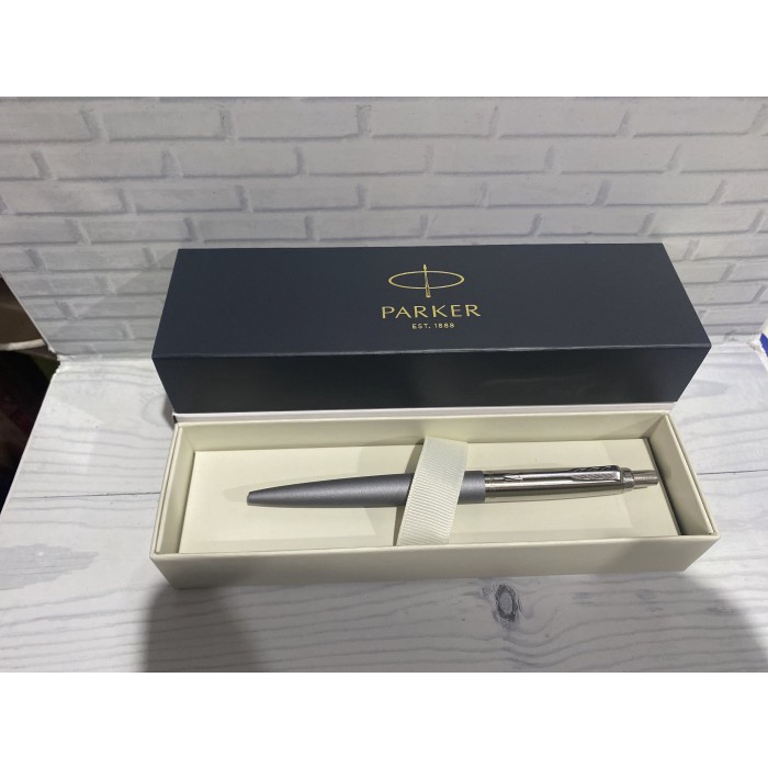 

Pulpen Parker Jotter XL Matte Grey CT