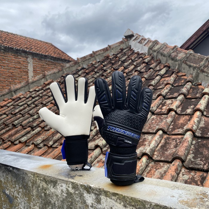 PROMO Sarung Tangan Kiper Thunder Veneno Seth NC Goalkeeper Gloves Sample
