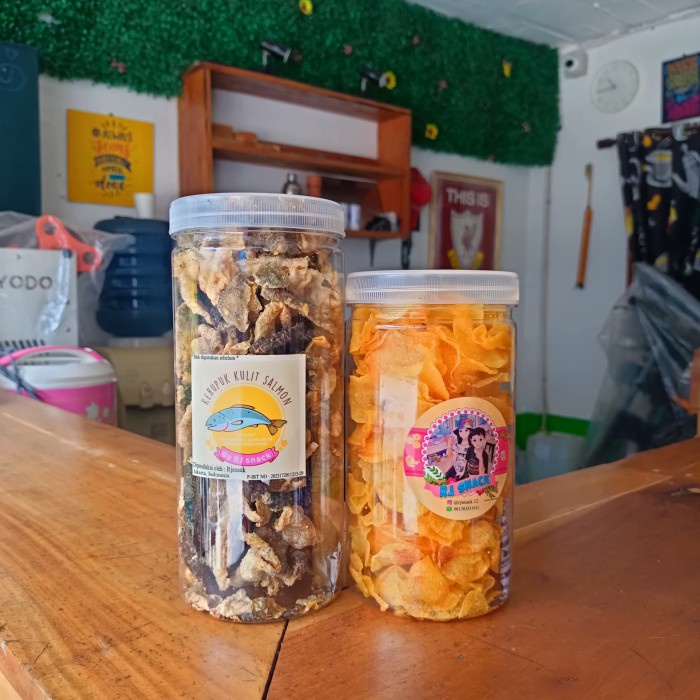 

SALE !!! PAKET SNACK KERUPUK KULIT IKAN SALMON DAN KRIPIK KENTANG TOPLES BESAR 175GR READYY