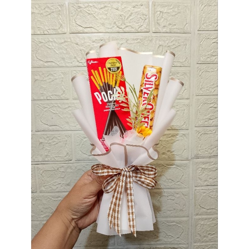 

buket mini coklat Silverqueen Cadbury bucket snack mini bouquet hadiah ulang tahun hari guru wisuda