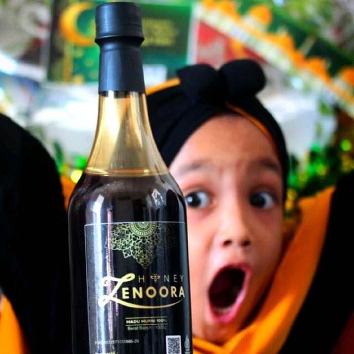 

BARANG TERLARIS ZENOORA HONEY 1KG MADU MURNI 100% ASLI UKURAN ASLI JAMBI LULUS SERTIFIKASI NKV