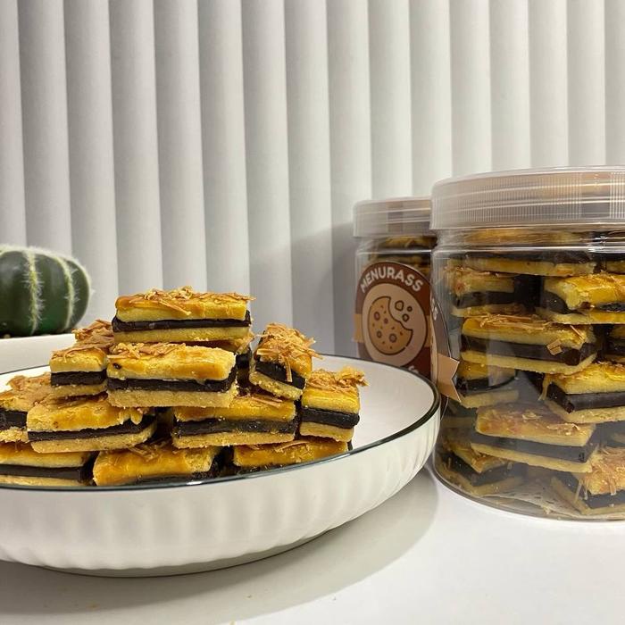 

Kue kering Kastengel Cokelat Premium 450gram - 500gram By Menurass Cookies