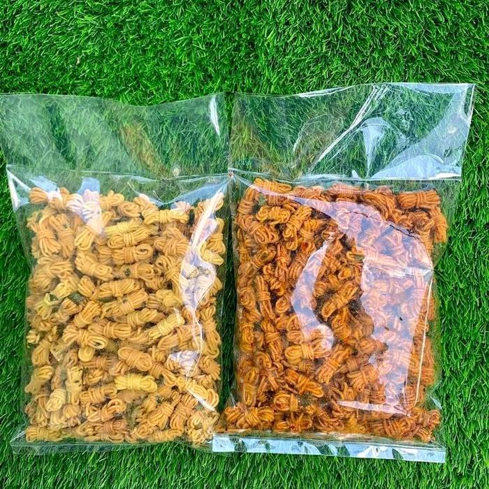 

Ready Mie Gulung Kemasan 500Gr (Camilan) Jago Ngemil Mie Gulung Pedas Daun Jeruk Mie Gulung Original