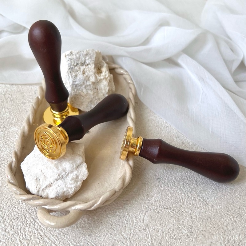 

iK! satu set Wax Seal Stamp Dekorasi Gagang+Stempel Stampel Lilin kayu dan stamp