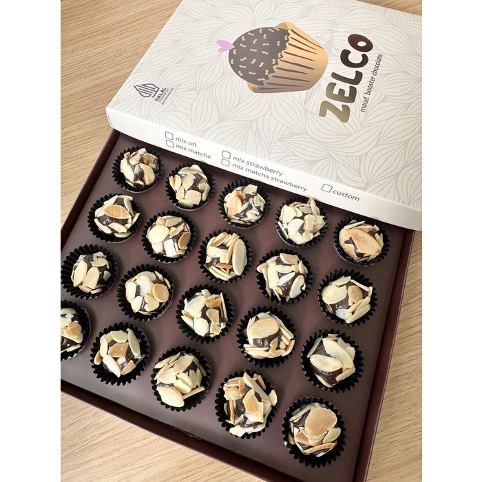 

Zelco - Coklat Ball Cokelat Lembut Full Almond Food Snack Coklat premium chocolate Bola