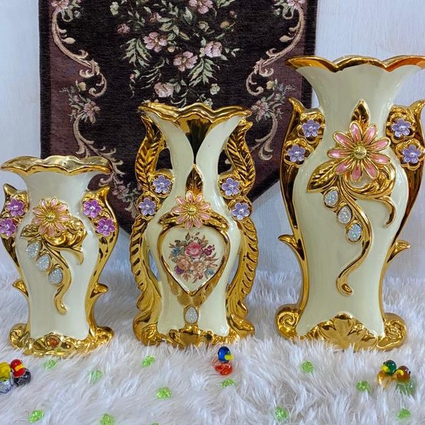 Jual [READY] Pajangan / Guci Emas Keramik Bunga Timbul / Hiasan Lemari Kaca