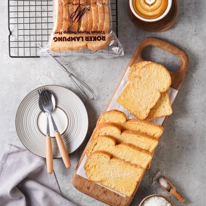 

PREMIUM 1 Dus Roker Roti Kering Monica & Loren isi 8 Pack Oleh2 Lampung