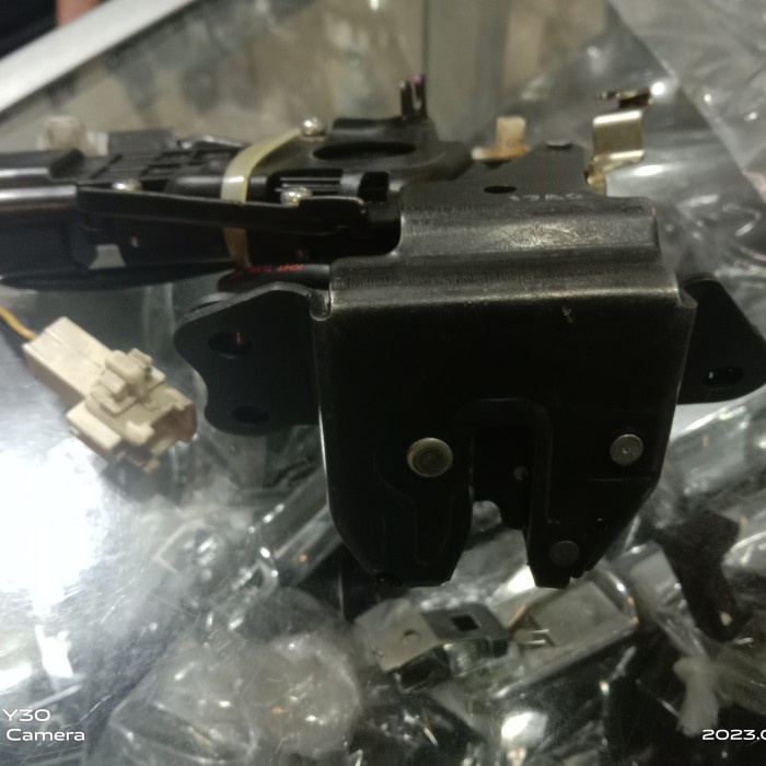 Door Lock Bagasi Innova Fortuner Original Asli 100%