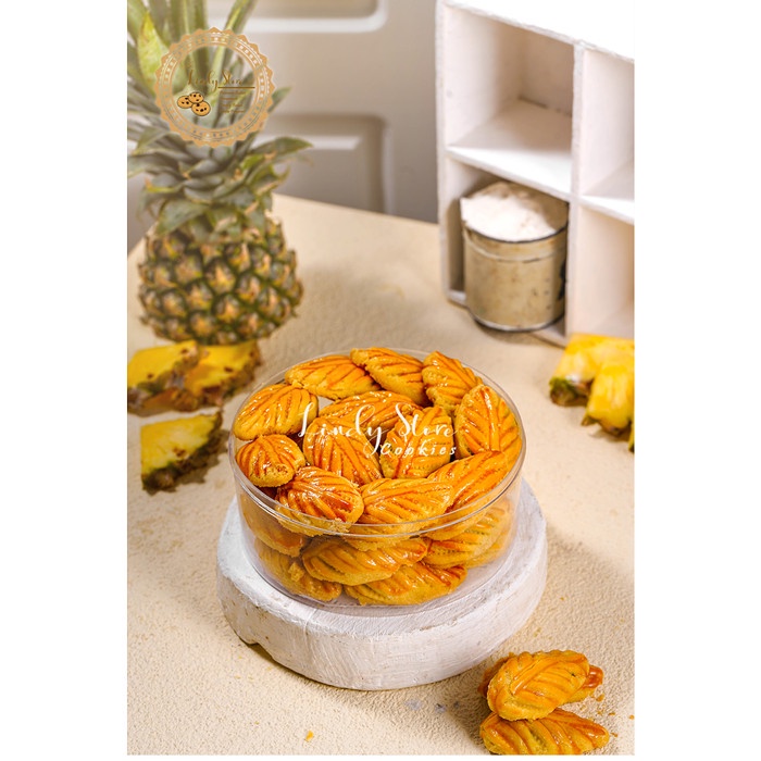 

NASTAR WISMAN DAUN PREMIUM ISI NANAS ASLI BERAT 1/2KG