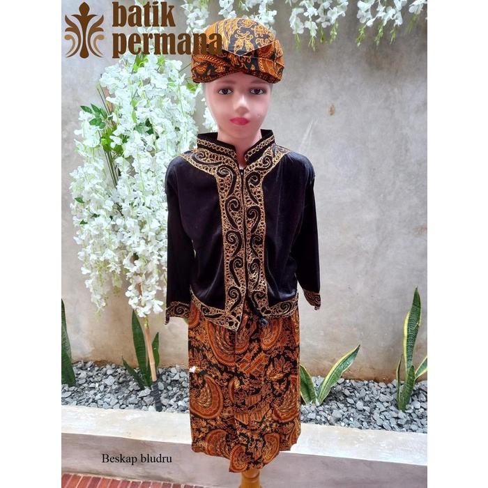 Baju Adat Jawa Tengah Kota Solo anak anak