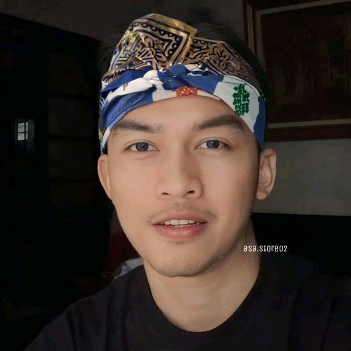 TERUJI Udeng Bali tradisional Prada topi Adat khas Bali Ikat Kepala Khas Bali Kotak-Kotak Karnaval