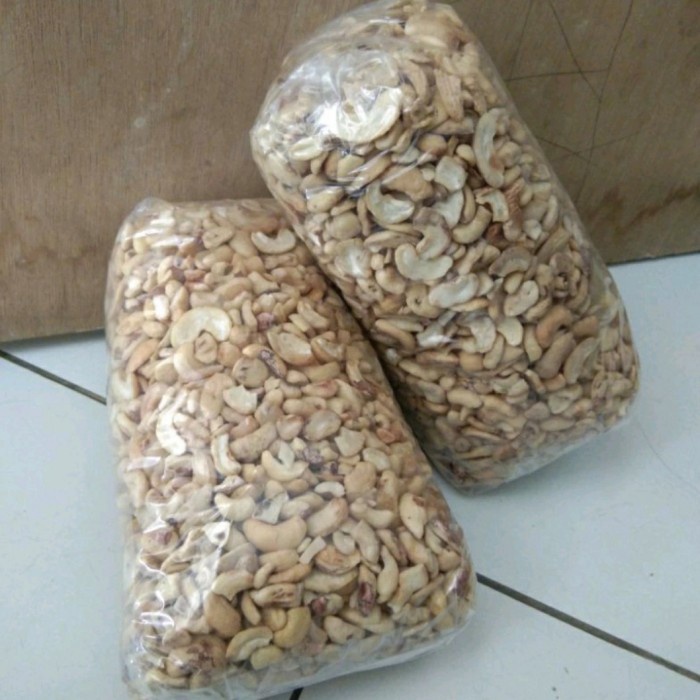 

Kacang Mete Patahan atau Mete Mentah 1 kg